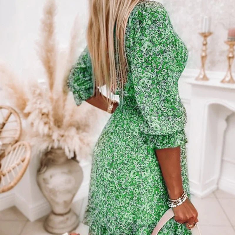 Ebba – Blomstret minikjole med flæser