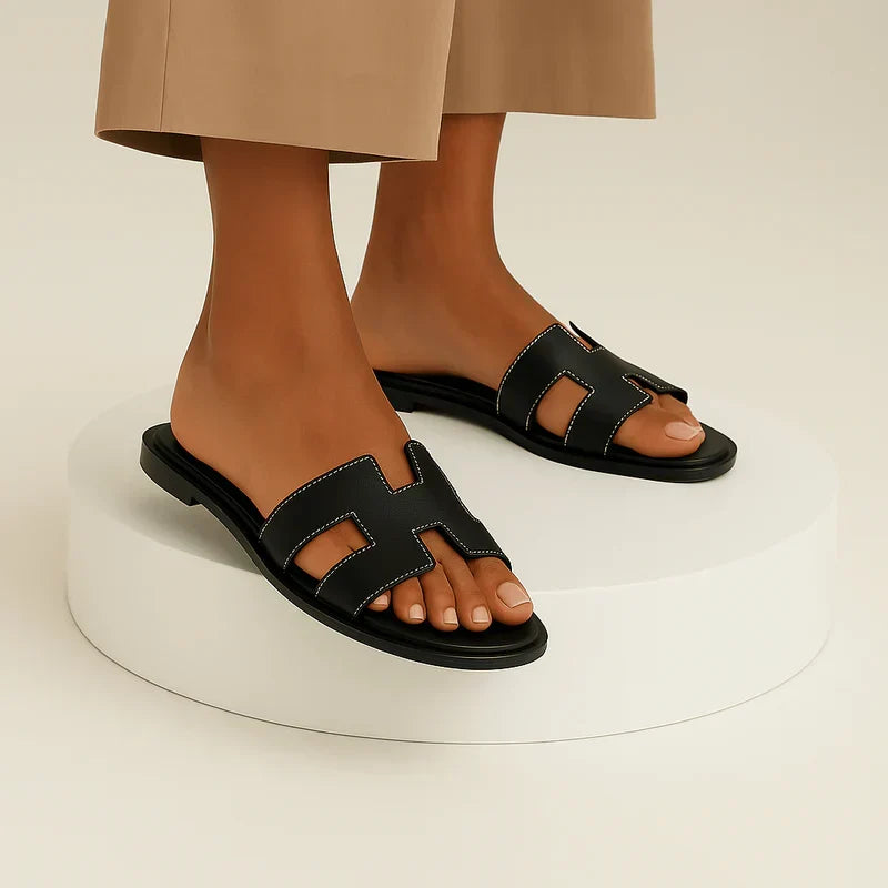 Ivyris | Elegante flade sandaler med udskåret design