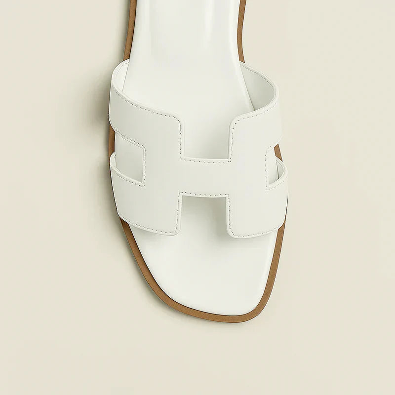 Ivyris | Elegante flade sandaler med udskåret design