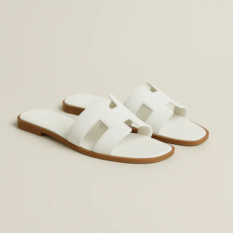 Ivyris | Elegante flade sandaler med udskåret design