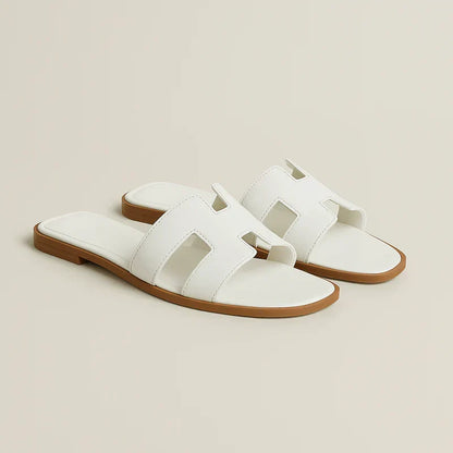 Ivyris | Elegante flade sandaler med udskåret design