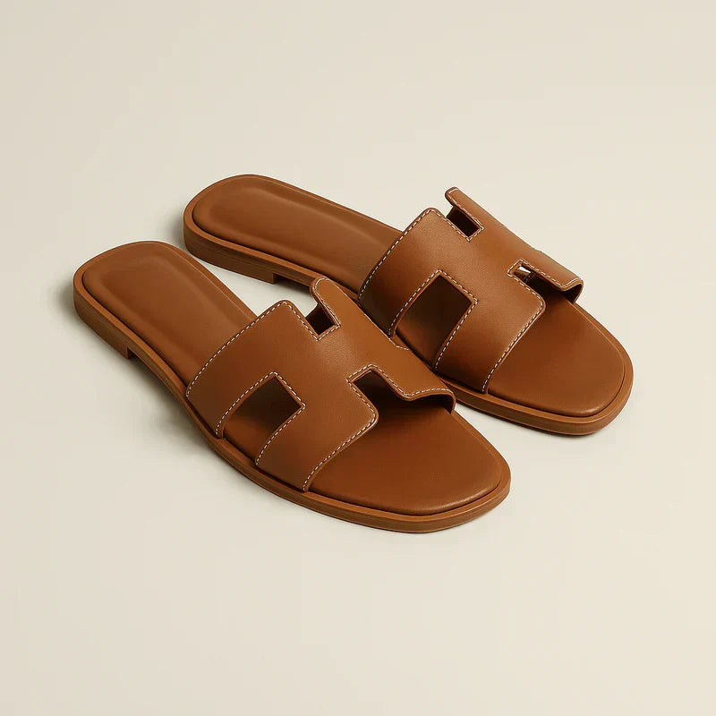 Ivyris | Elegante flade sandaler med udskåret design