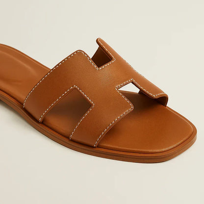 Ivyris | Elegante flade sandaler med udskåret design