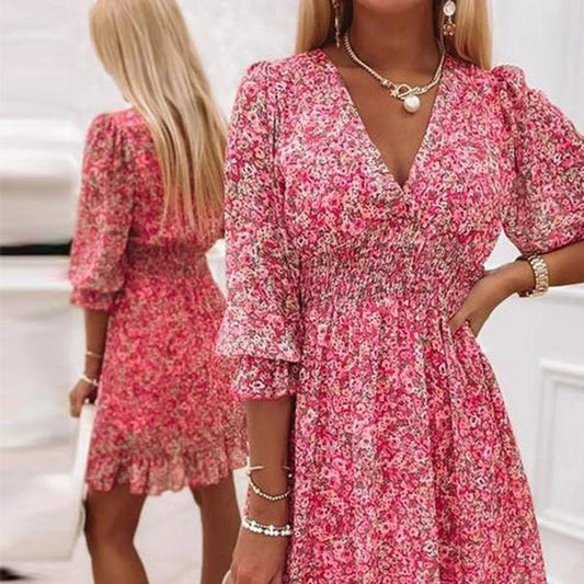 Ebba – Blomstret minikjole med flæser