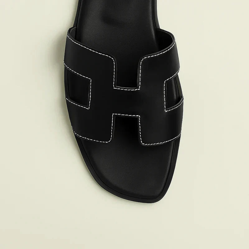 Ivyris | Elegante flade sandaler med udskåret design
