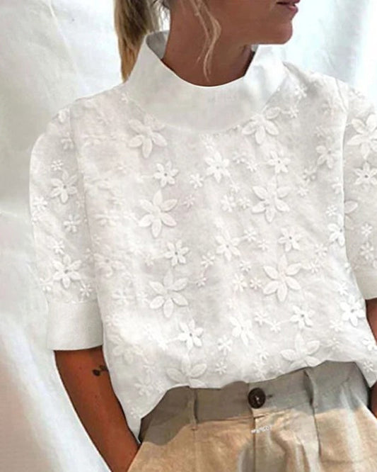 Carla | Broderet bluse med høj krave