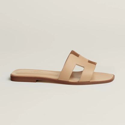 Ivyris | Elegante flade sandaler med udskåret design