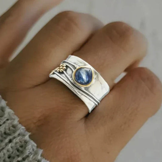 Vintage ring med blå safir-look