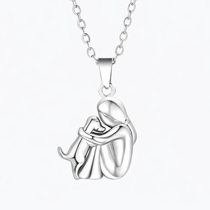 Bailey | Halskæde med kvinde og hund i omfavnelse