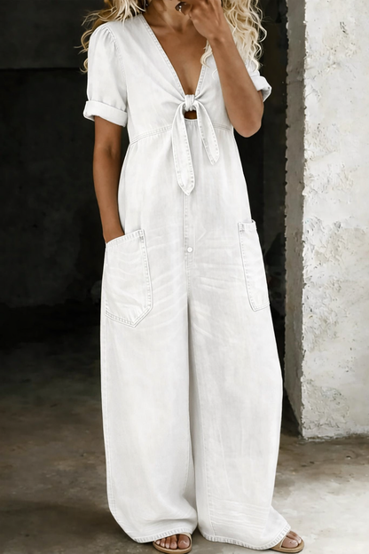 Naya | Kort denimjumpsuit med V-udskæring
