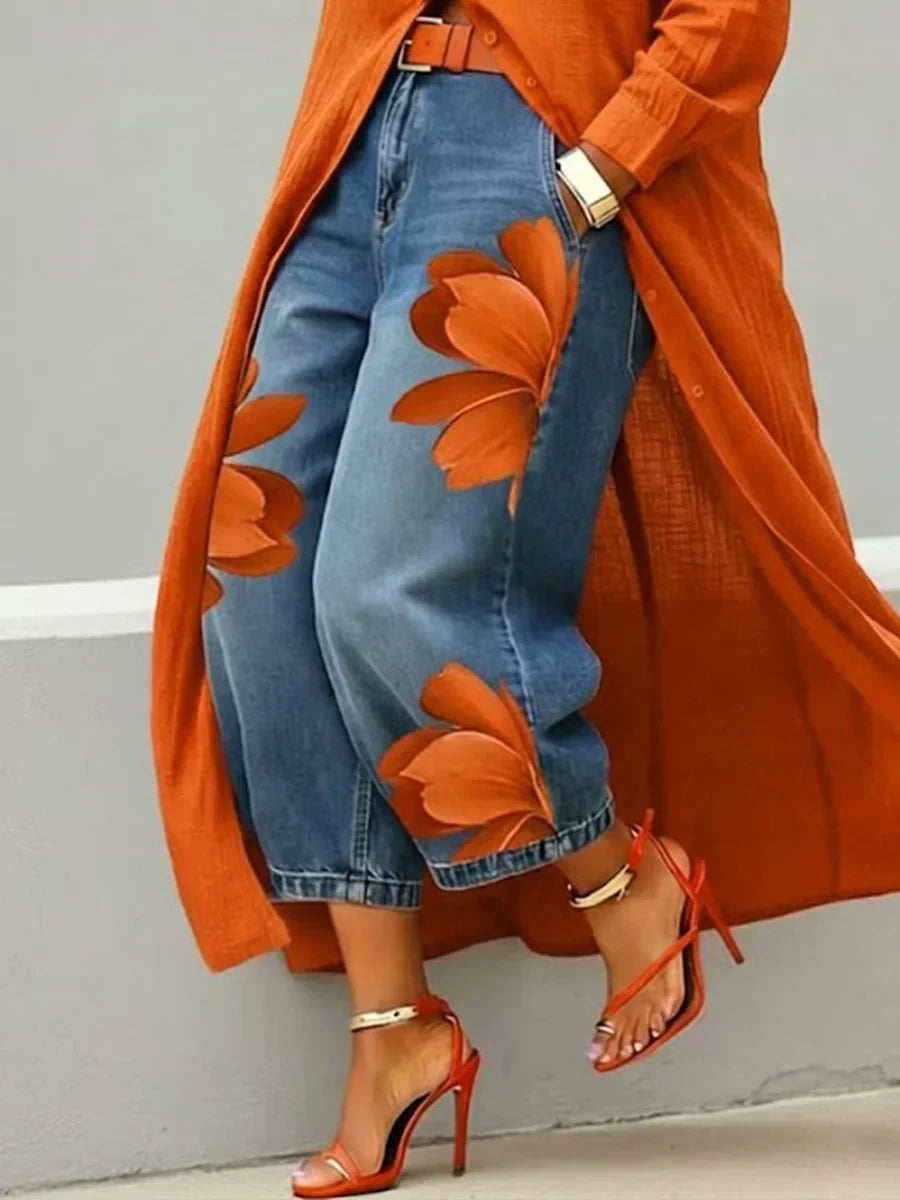 Maud | Lang skjorte og jeans med blomsterprint