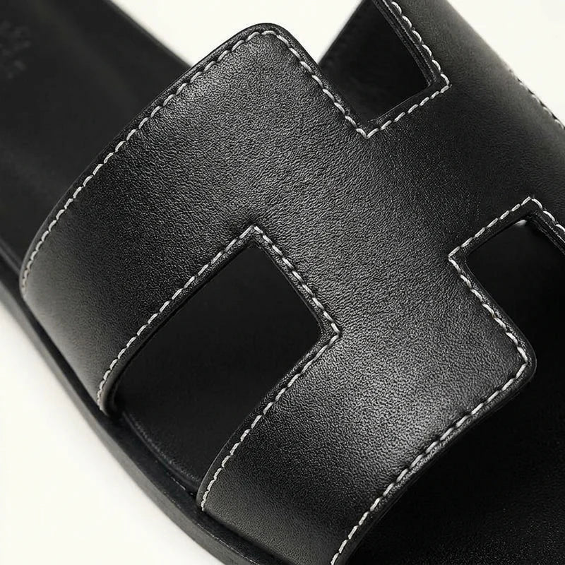 Ivyris | Elegante flade sandaler med udskåret design