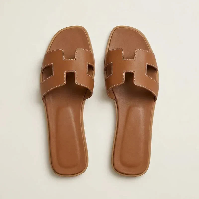 Ivyris | Elegante flade sandaler med udskåret design