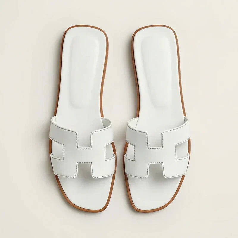Ivyris | Elegante flade sandaler med udskåret design