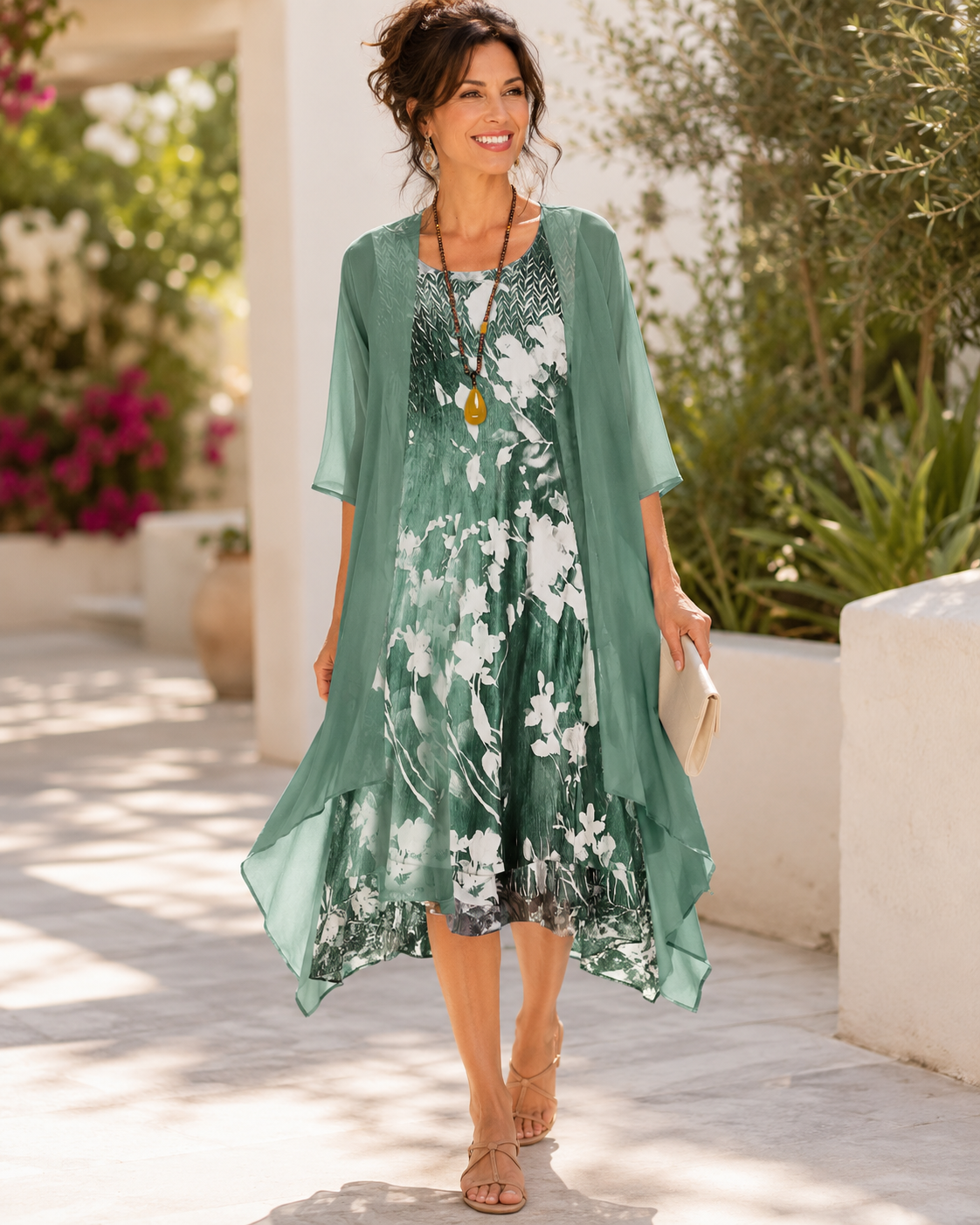 Olivia | Elegant tolagskjole med blomsterprint og let overlag